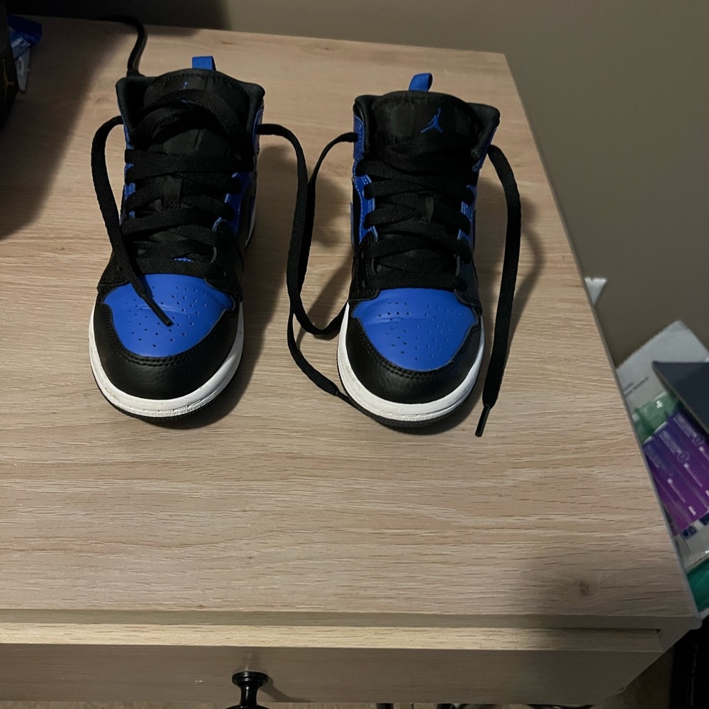 Little boy Air Jordan 1 mid